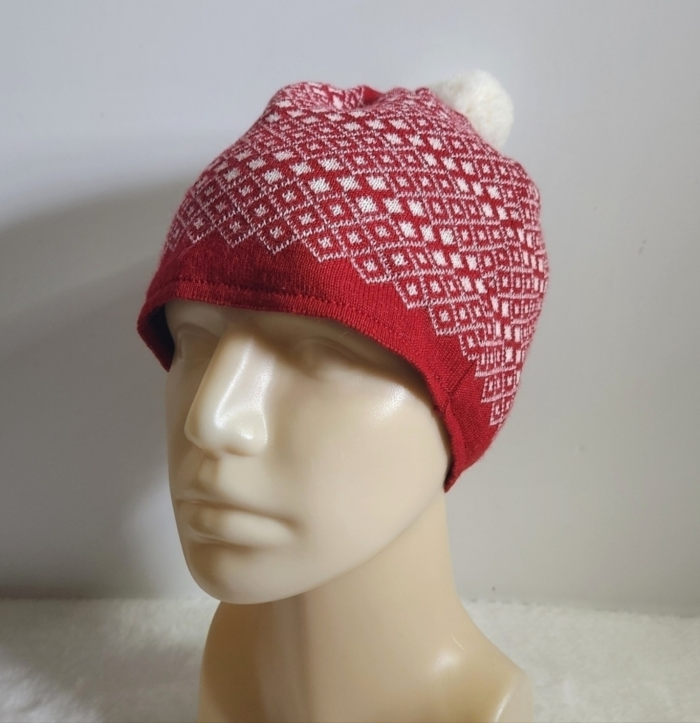 Peruvian Alpaca Two Toned Deep Dark Red White Pom Pom Winter Hat NWT